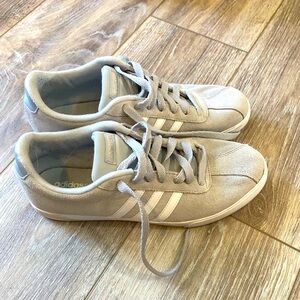 Ladies sz 9 1/2 Adidas Neo Suede sneakers